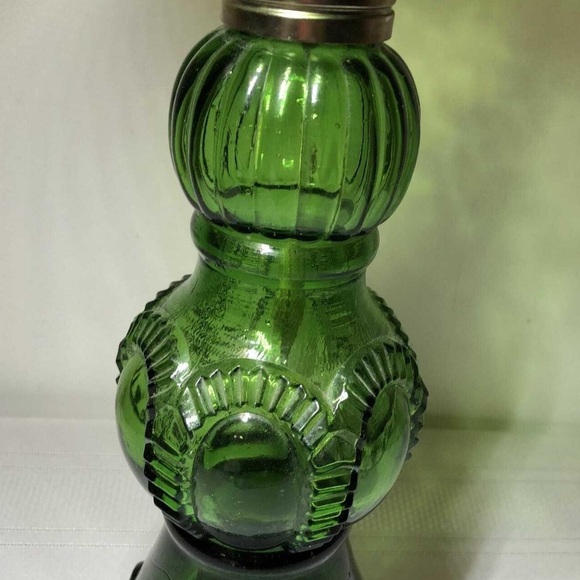 Antique Oil Lamp with matching shade. Green. Beautiful. Rare. 16” - Picture 5 of 5